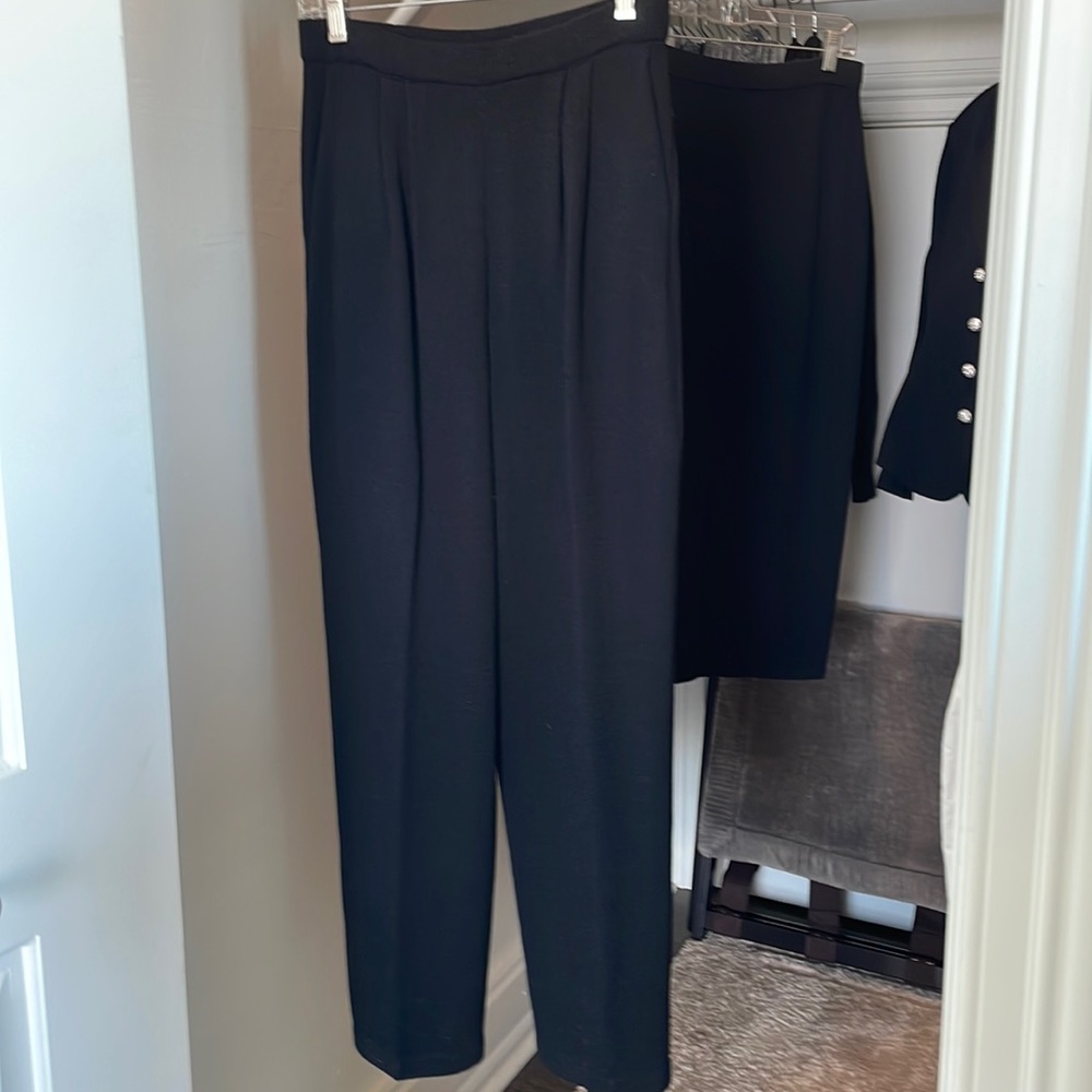 ST. JOHN basics black pleated pants with pockets